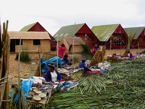 Los Uros en su isla del lago